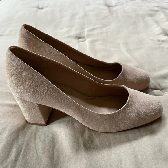 Gap suede pumps, size 6 - Picture 3 of 5